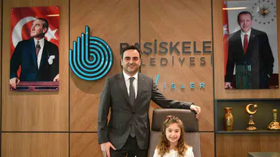 Başiskele’de 23 Nisan sürprizi: Minik Melisa koltuğa oturdu, talimatları verdi