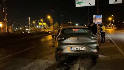Bakırköy'de gece yarısı dehşeti: Tıra arkadan çarpan otomobil hurdaya döndü