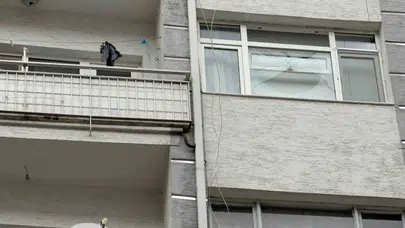 Eskişehir'de dehşet anları: Yürürken başına cam düştü, oğlu isyan etti: "Bu bir kaza değil ihmal"