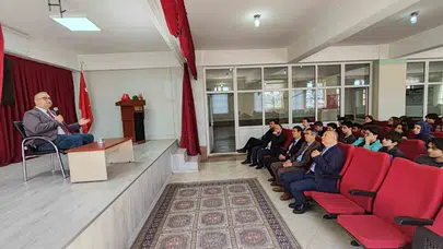 Geleceğin meslekleri Kütahya'da masaya yatırıldı: Gençler kariyer rotasını sürdürülebilirliğe çevirdi