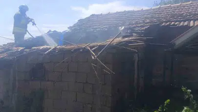 Kumlu’da korku dolu anlar: Müstakil evden geriye sadece küller kaldı