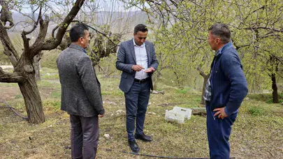 Akçadağ’da dolu felaketi: Başkan Ulutaş üreticinin yarasını sarmak için sahaya indi