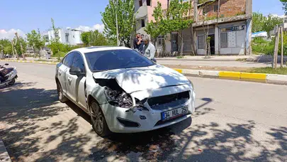 Trafikte dehşet anları: Yolunu kestikleri sürücüyü acımasızca dövdüler