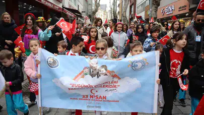 Kartal’da bayram coşkusu: Minikler sahneye çıktı, gökyüzü umutla doldu