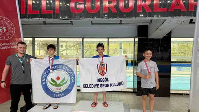 İnegöl’ün gururu oldular: Minik kulaçlar havuzdan 18 madalyayla çıktı