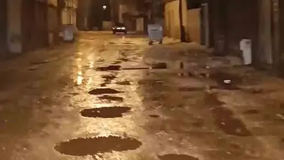Araban’da yağmur çilesi bitmiyor: Sokaklar çamur deryasına döndü, sürücüler isyan bayrağını açtı