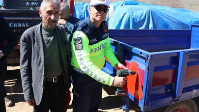 Tarlada mesai başlıyor: Jandarmadan traktör sürücülerine hayati dokunuş