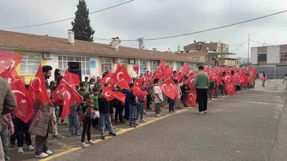 Sınıfta silah seslerine çiçekli yanıt: Ceylanpınar'da öğretmenlere sevgi seli