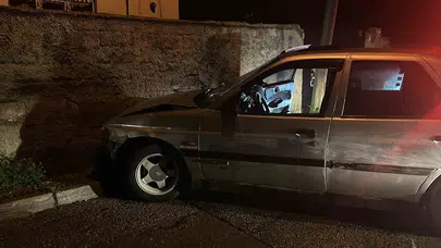 Polisten kaçarken servet ödedi: Ters yöne girdi, polis aracına çarptı, sonu hastanede bitti