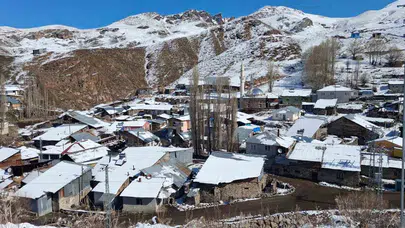 Bahar müjdesi beklerken kış geri döndü: Nisan ayında lapa lapa kar sürprizi