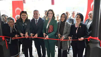 İğneyle kuyu kazıyorlar: Unutulmaya yüz tutan geleneksel sanat bu atölyede yeniden hayat buluyor
