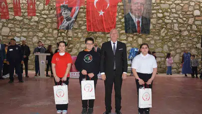Babadağ’da 23 Nisan coşkusu: Miniklerin performansı izleyenleri büyüledi