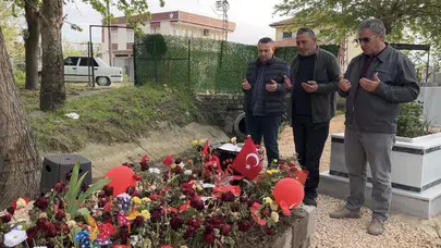 Küçük Adnan’ın mezarı çiçeklerle değil mektuplarla doldu: 23 Nisan’da bayramı kutlayamadı ama arkadaşları onu yalnız bırakmadı