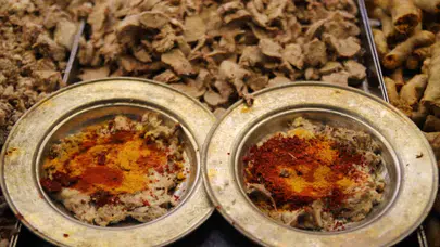Görüntüsü ürkütse de şifası sofralara taşıyor: Gaziantep’te kelle paça kuyrukları