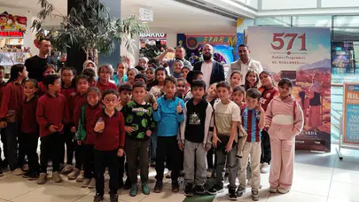 Minik kalplerde Peygamber sevgisi: Aslanapa’da beyaz perdeyle manevi yolculuk