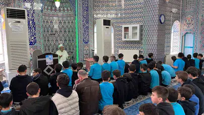 Kütahya’da camiler şenlik alanına dönüştü: Öğrenciler hem eğleniyor hem öğreniyor