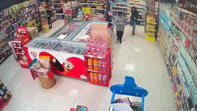 Market reyonunda dehşet anları: Otizmli olduğu tahmin edilen çocuğa şiddet kamerada
