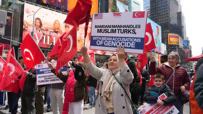 Times Meydanı’nda tarihi gerçeklere sahip çıkıldı: Türk toplumundan Mamdani’ye sert tepki