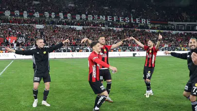 Kırmızı Şimşekler’den gövde gösterisi: Balıkesirspor engelini çiftetelliyle aştılar