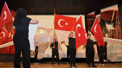Esenyurt’ta 23 Nisan coşkusu: Miniklerin performansı izleyenleri büyüledi