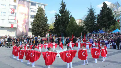 Kırklareli’nde 23 Nisan rüzgarı: Minikler koltuğa oturdu, bayram coşkusu sokaklara taştı