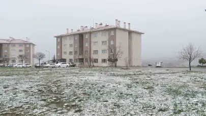 Başkentte kış provası: Yüksek kesimler beyaza büründü, ekipler teyakkuza geçti