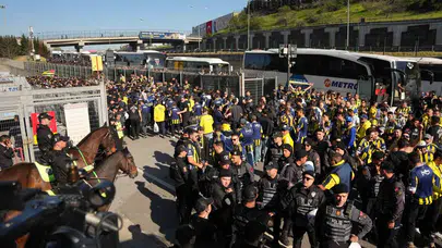 Dev derbi öncesi büyük buluşma: Sarı-lacivertli kafile RAMS Park'a giriş yaptı