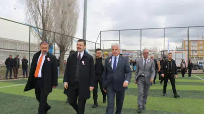 Tutak’ta 23 Nisan coşkusu: Minik öğrenciler koltuğu devraldı, hayallerini anlattı
