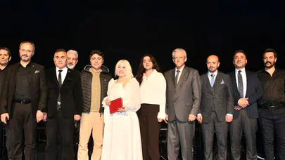 Eskişehir’de türkü şöleni: Salon doldu taştı, dışarıda kalanlar şarkılara eşlik etti