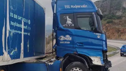 Burdur-Antalya yolunda dehşet anları: Kontrolden çıkan tır bariyerlere ok gibi saplandı