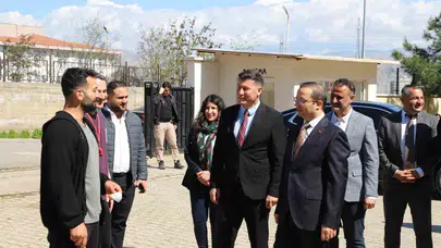 Kaymakam Baycar’dan Cizre’de eğitime tam destek: Sıraya oturdu, gençlerin hayallerini dinledi