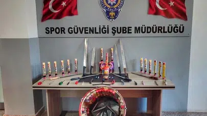 Tribün coşkusu değil adeta savaş hazırlığı: Deplasman otobüsünden çıkanlar polisi bile şoke etti