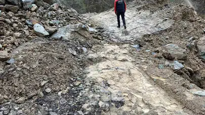 Hakkari-Van yolunda tehlike çanları: Heyelan riski nedeniyle çalışmalar durduruldu