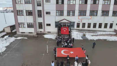 Karayazı’da tek yürek oldular: Gençlerden teröre karşı anlamlı duruş