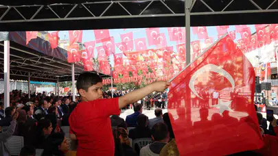 Şanlıurfa’da 23 Nisan coşkusu: Vali Şıldak miniklerin bayram sevincine ortak oldu