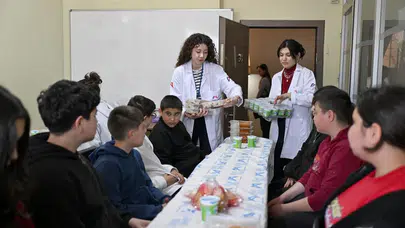 Silifke’de sofralar kardeşlik için kuruluyor: Günde 500 kişiye sıcak dokunuş