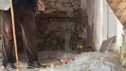 Bahçesaray’da mevsimler birbirine girdi: Zirvede kış, vadide sel felaketi
