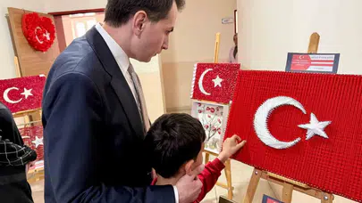 Küçük ellerden büyük gurur: Hisarcık’ta 23 Nisan’a özel bayrak şöleni