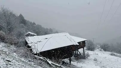 Baharın ortasında kıştan kalma günler: Kastamonu'da Nisan ayında kar şaşkınlığı