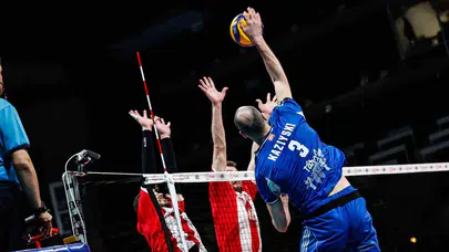 Efeler Ligi’nde nefes kesen düello: Spor Toto, Halkbank’ı deplasmanda devirdi