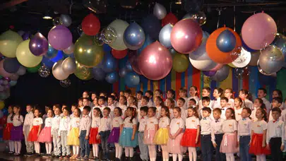 Geleceğin mimarları sahnede: Şahinkaya’da 23 Nisan coşkusu zirveye taşındı