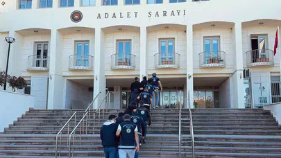 Bodrum açıklarında 40 göçmenle yakalanmışlardı: İnsan tacirlerine mahkemeden ağır darbe