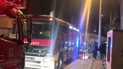 Erzurum'da korku dolu anlar: Metruk binadan yükselen alevler mahalleyi ayağa kaldırdı