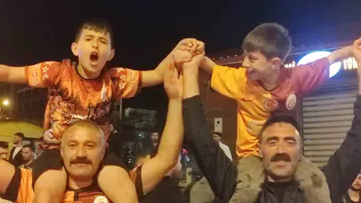 Derbi zaferi Ardahan’ı ayağa kaldırdı: Sarı-kırmızılı taraftarlar şampiyonluk provası yaptı