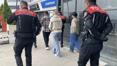 Bolu'da kafede kardeşiyle oturan genci görünce çılgına döndü: Ortalık bir anda karıştı