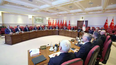 Savunma sanayiinde stratejik zirve: Bakan Güler komuta kademesiyle bir araya geldi