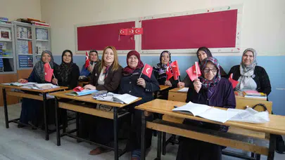 Okuma yazma bilmediği için imza yerine parmak basıyordu: Niğde’de kadınlar yıllar sonra sıralara döndü
