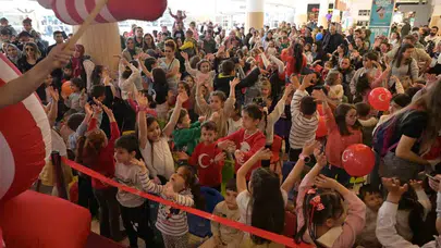 Isparta’da 23 Nisan coşkusu: Çocuklar bayramı doyasıya kutladı