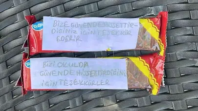 Ayvalık’ta polis amcalarına çikolatalı sürpriz: Miniklerden anlamlı teşekkür