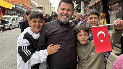23 Nisan’da buruk kutlama: İzmirli esnaftan şehit öğrenciler anısına dev ikram